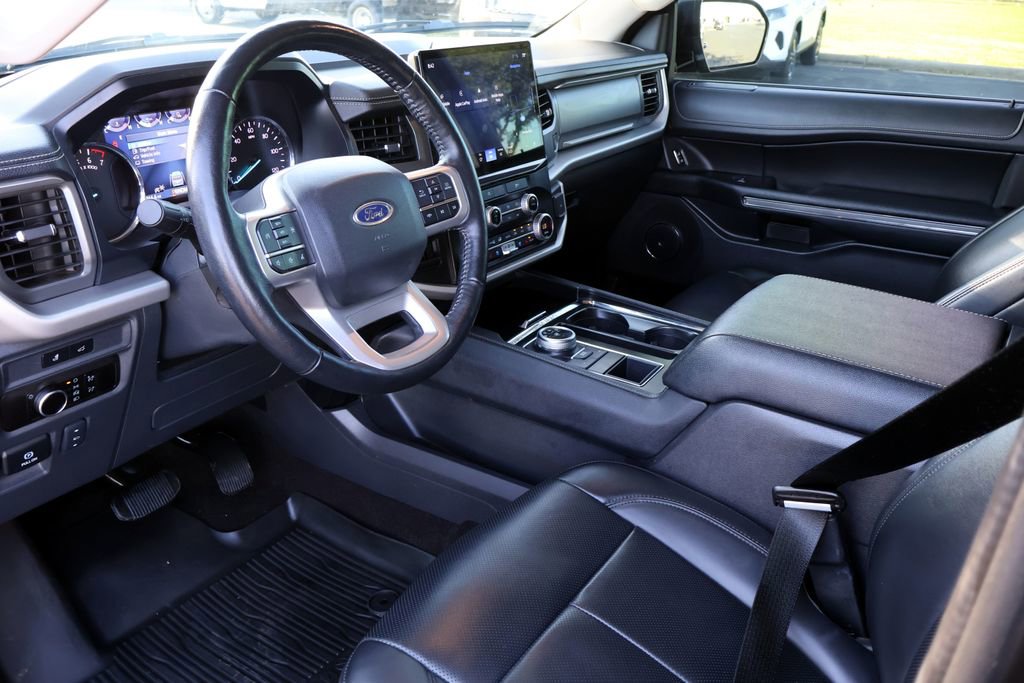 Certified 2023 Ford Expedition XLT RWD image 3