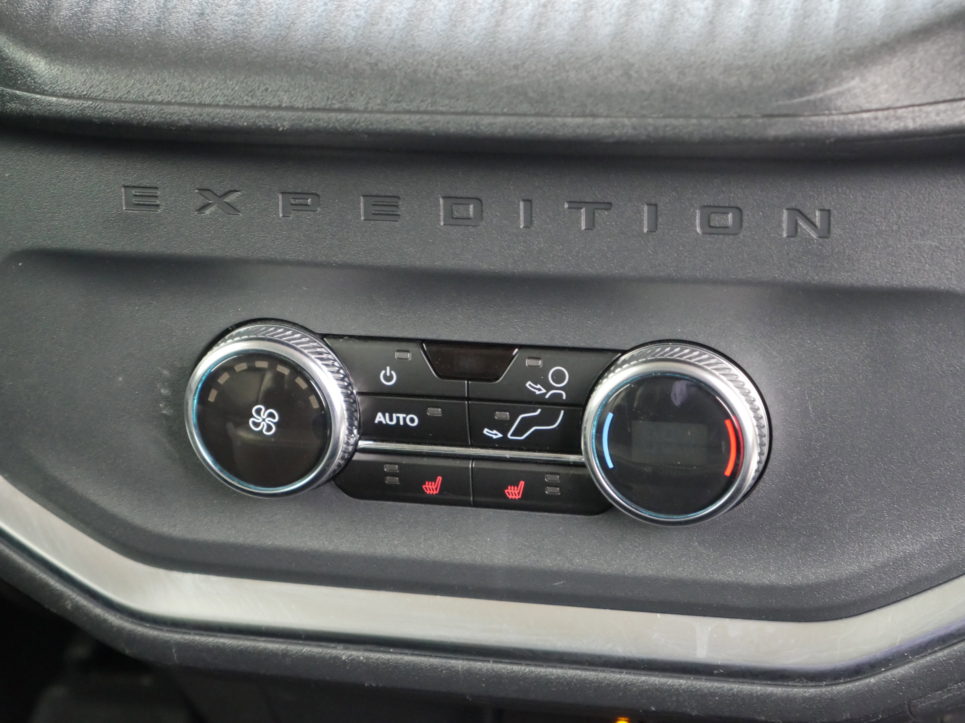 Certified 2025 Ford Expedition Max Platinum image 37