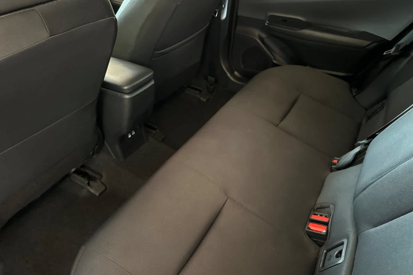 Used 2023 Toyota Prius LE FWD image 4