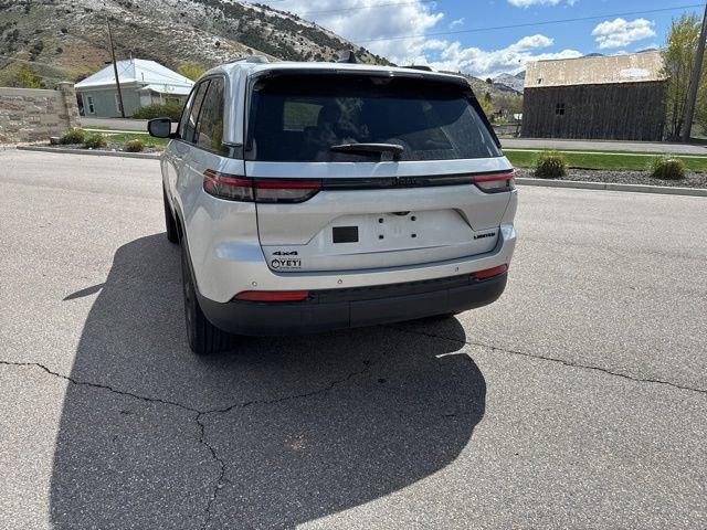 Used 2023 Jeep Grand Cherokee Limited w/ Luxury Tech Group II AWD/4WD image 6