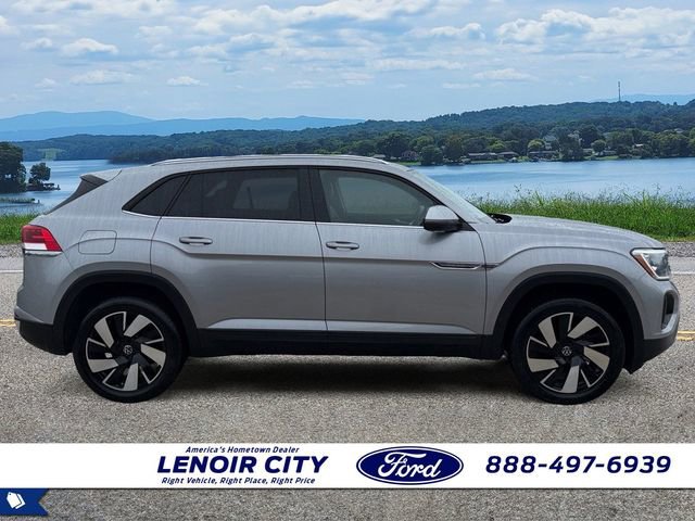 Used 2024 Volkswagen Atlas Cross Sport SE AWD/4WD image 2