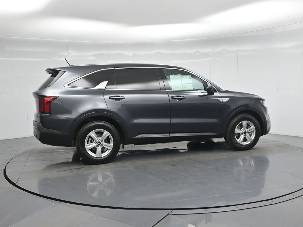 Used 2023 Kia Sorento LX image 15