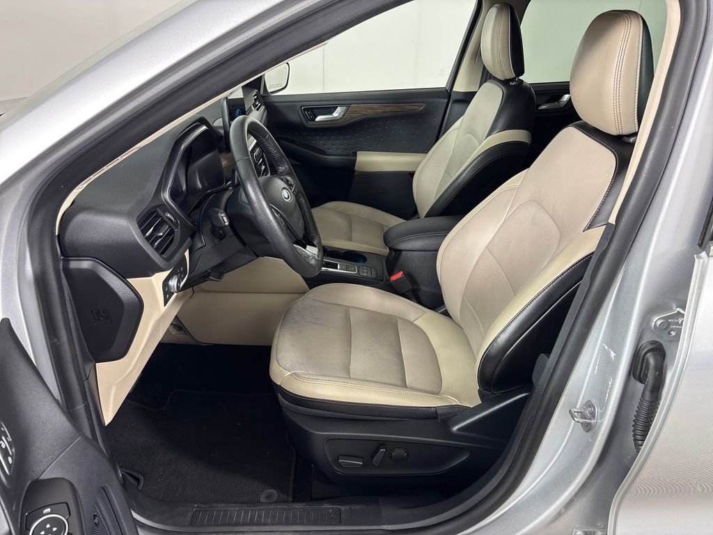 Certified 2020 Ford Escape Titanium FWD image 28