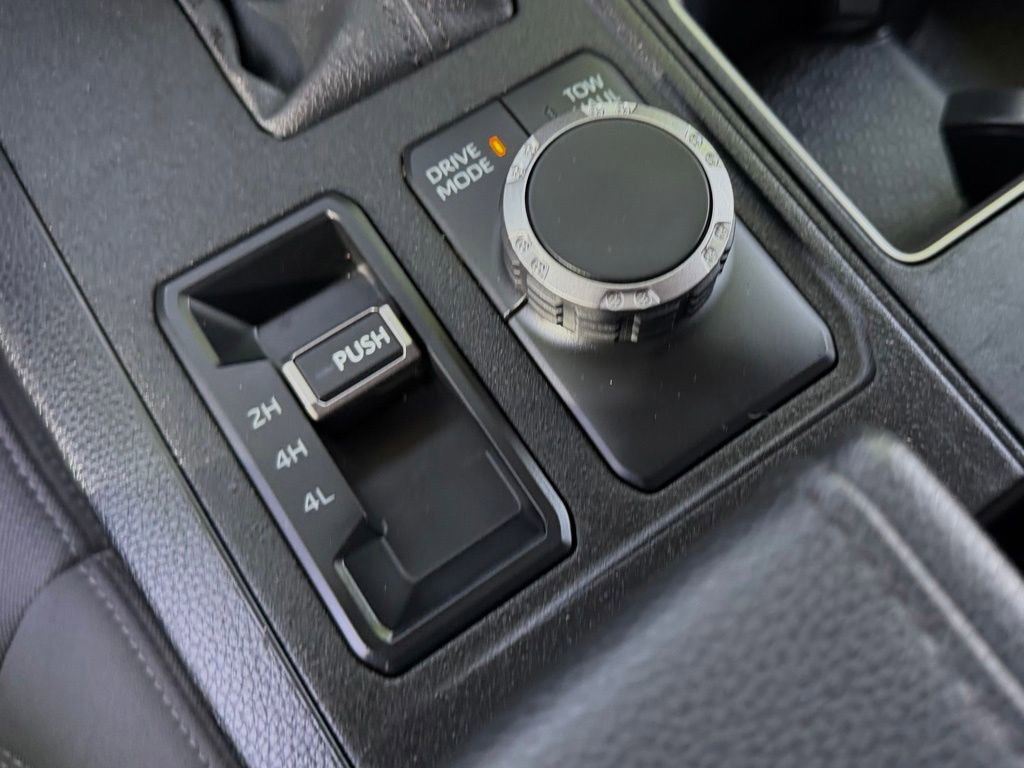 Used 2022 Toyota Tundra SR5 w/ SR5 Convenience Package AWD/4WD image 27