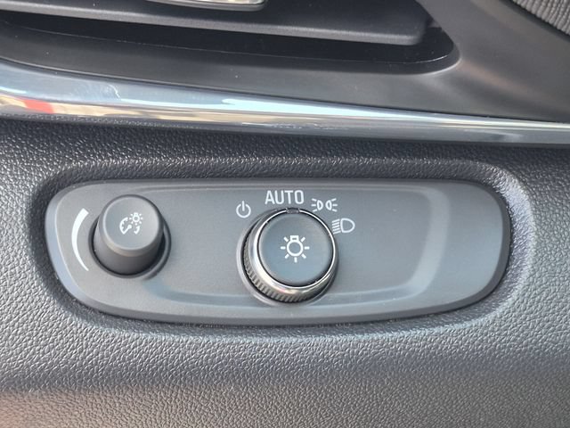 Used 2025 Buick Envista Sport Touring w/ Convenience I Package FWD image 14