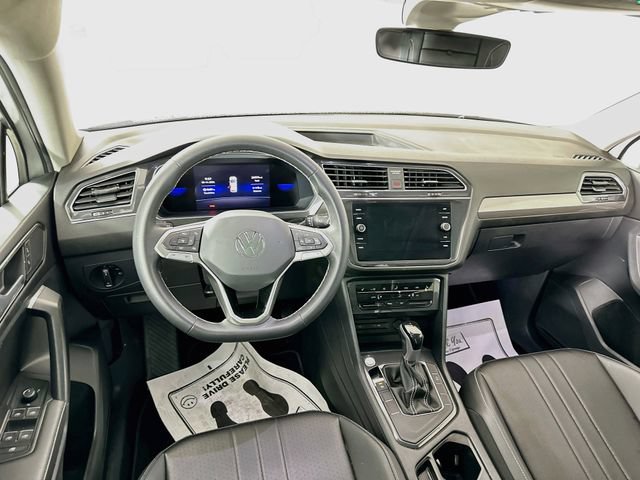 Used 2023 Volkswagen Tiguan SE w/ Panoramic Sunroof Package FWD image 30