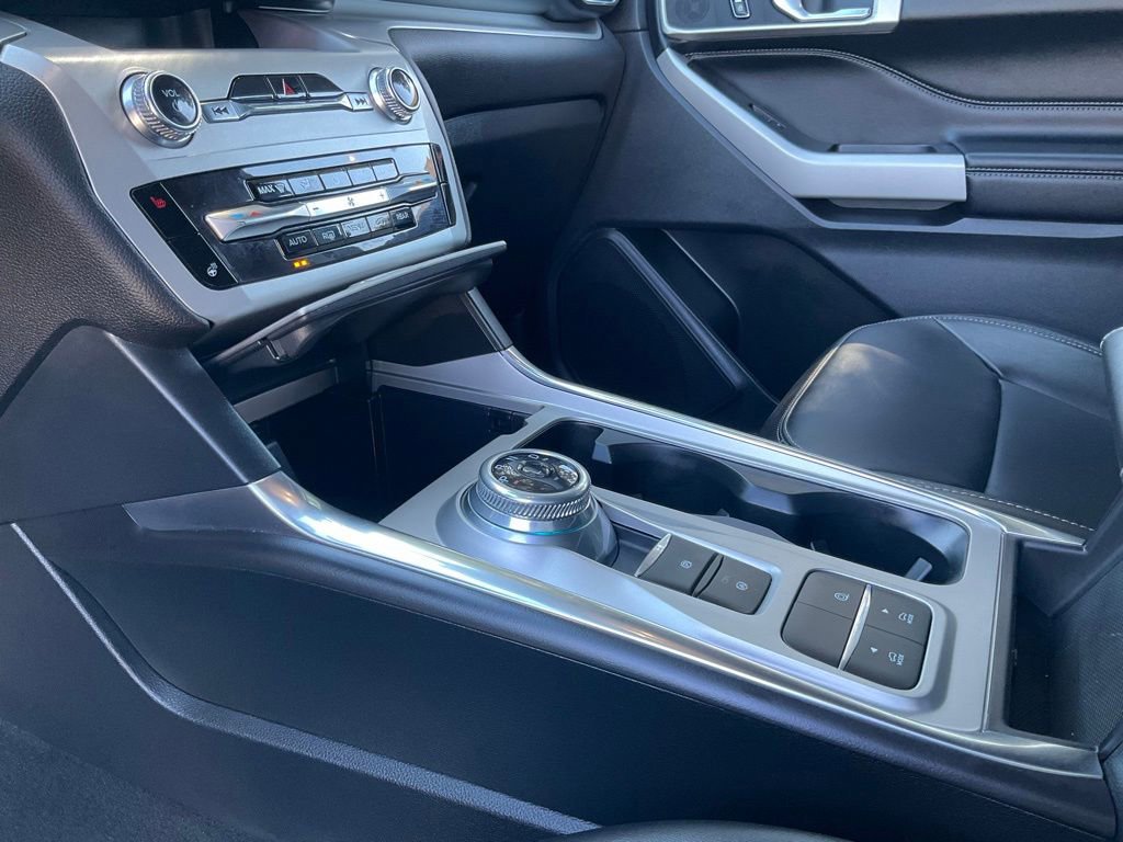 Certified 2022 Ford Explorer XLT w/ Equipment Group 202A image 83