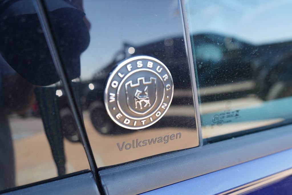 Used 2024 Volkswagen Tiguan SE AWD/4WD image 8
