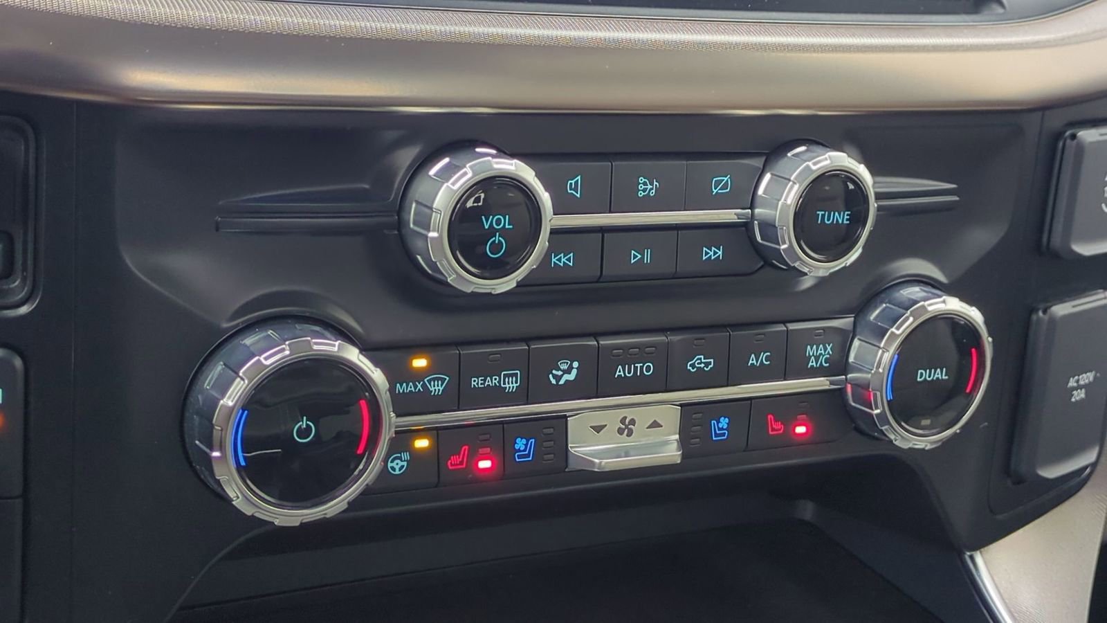 Certified 2024 Ford F150 Platinum w/ Equipment Group 703A Plus image 36