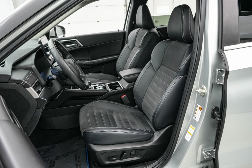 Used 2024 Mitsubishi Outlander SE image 13