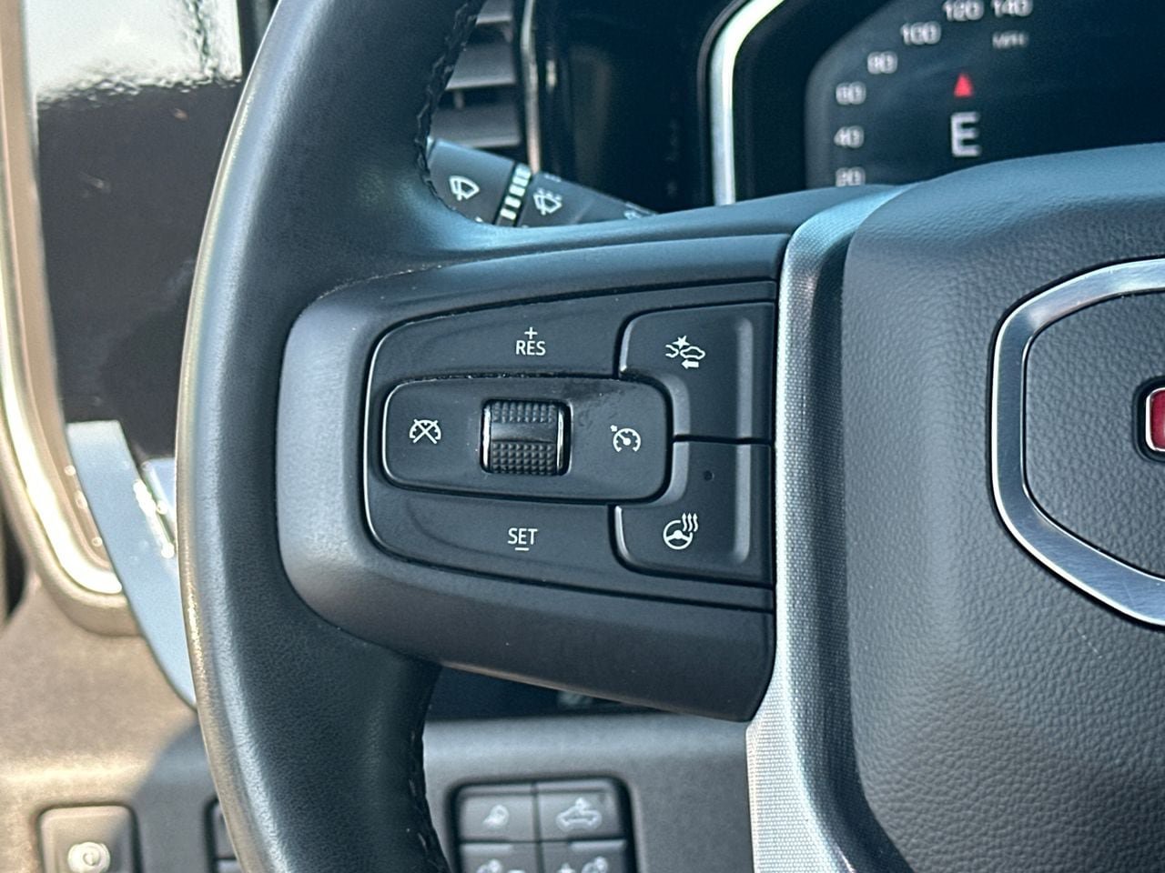 Used 2025 GMC Sierra 1500 SLT AWD/4WD image 26