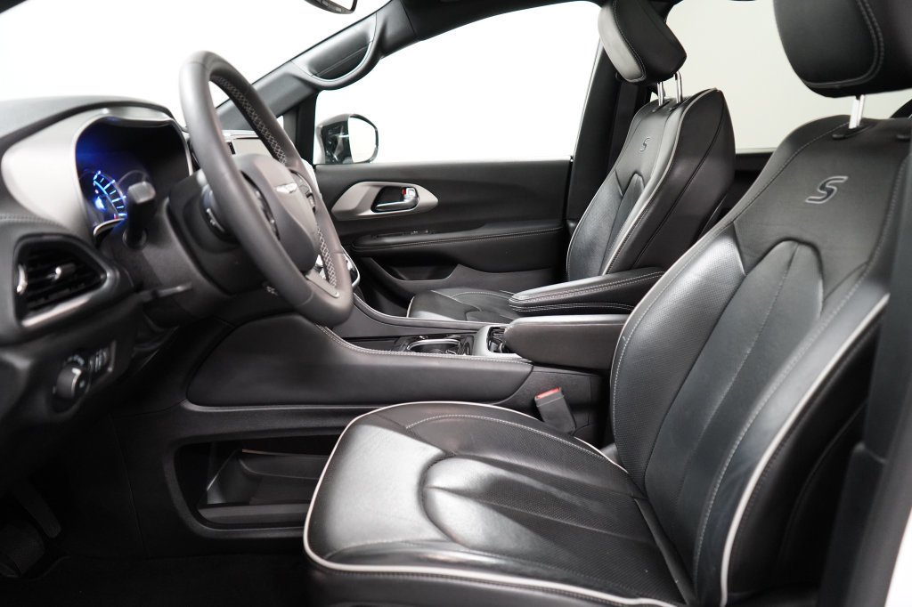 Used 2023 Chrysler Pacifica Limited w/ S Appearance Package FWD image 14
