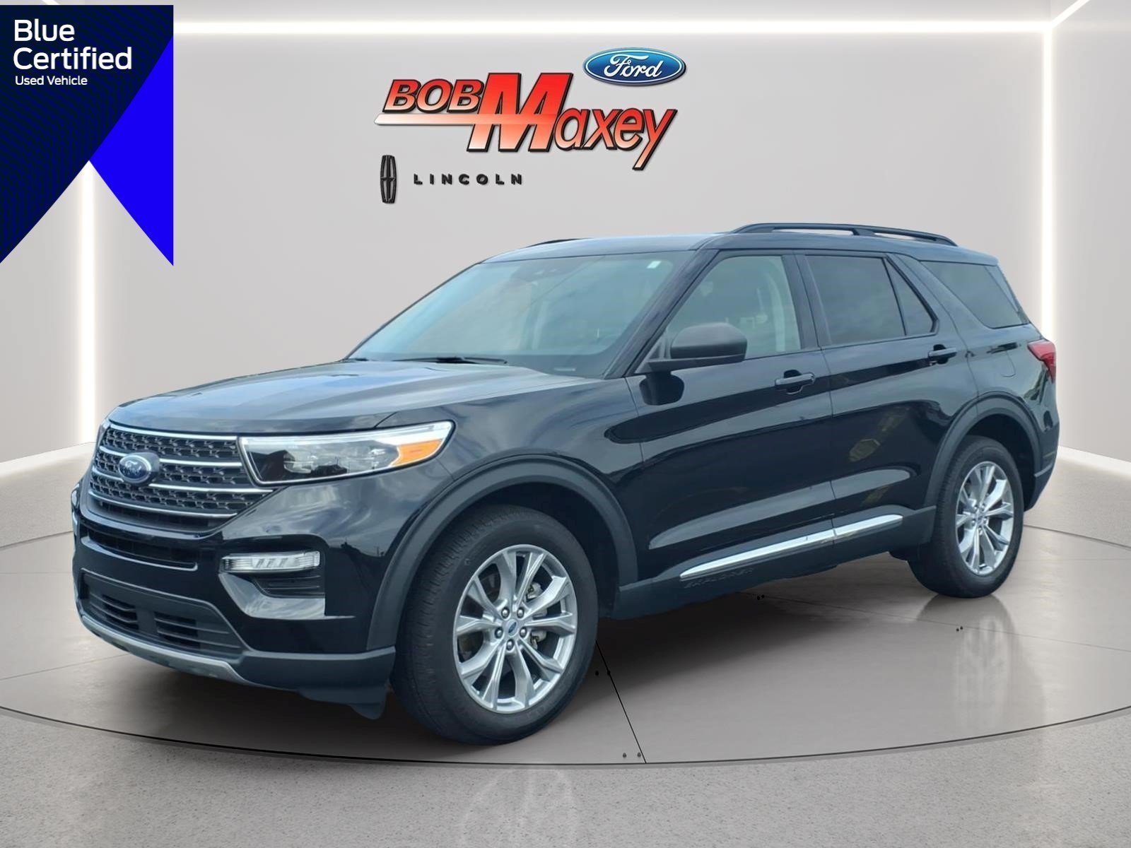 Certified 2024 Ford Explorer XLT w/ Equipment Group 202A AWD/4WD image 1