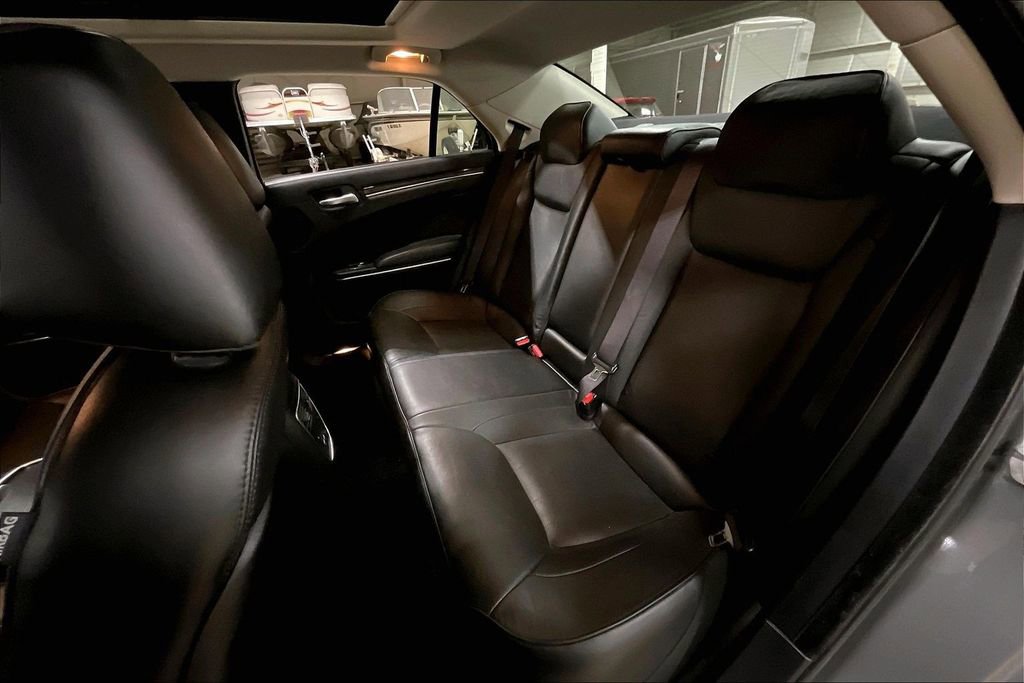 Used 2019 Chrysler 300 Limited w/ Safetytec Plus Group AWD/4WD image 25