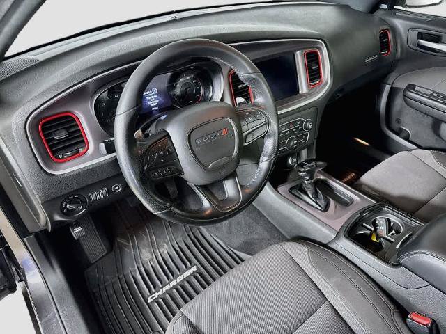 Used 2022 Dodge Charger SXT w/ Blacktop Package AWD/4WD image 2