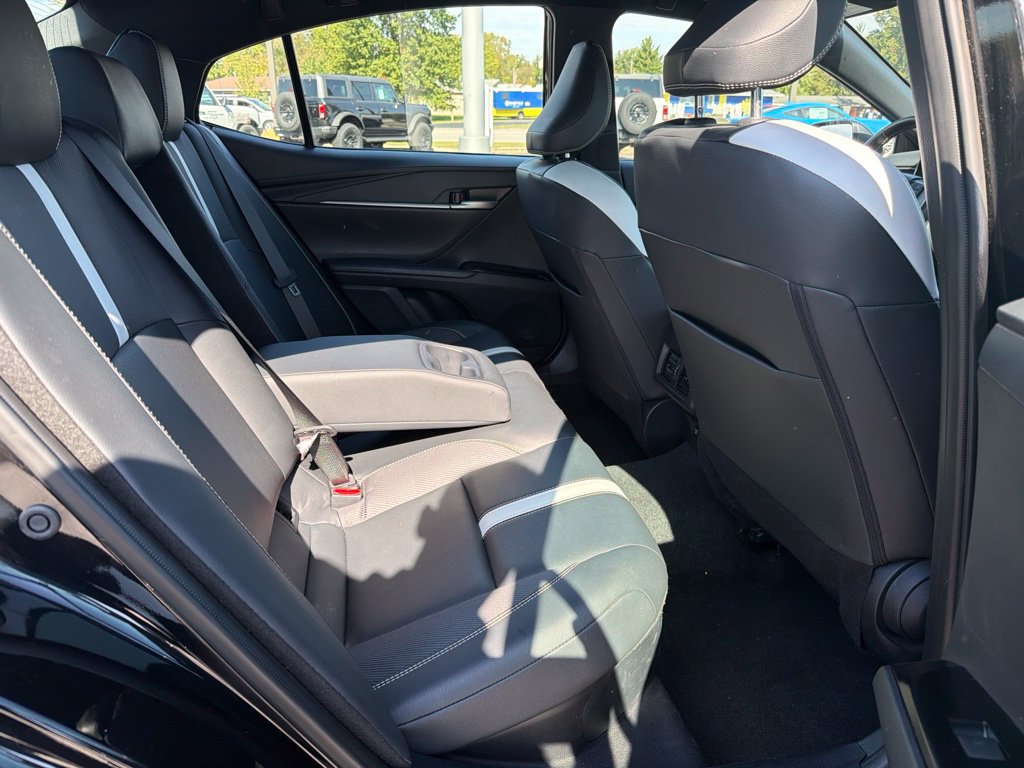 Used 2025 Toyota Camry SE FWD image 28