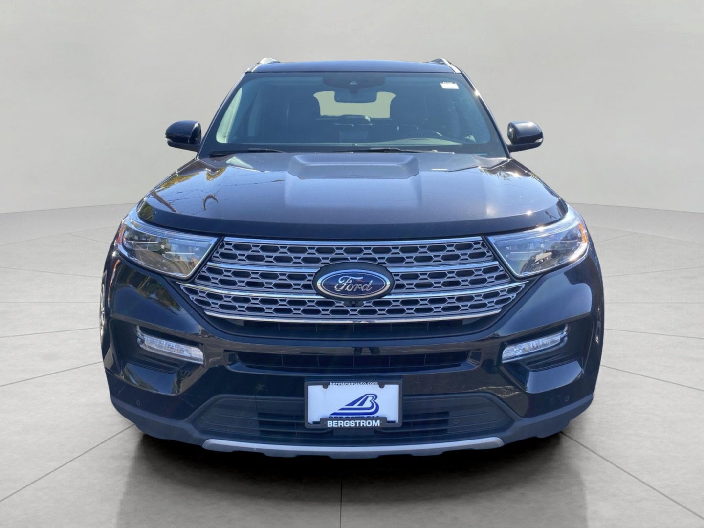 Certified 2024 Ford Explorer Limited w/ Limited Technology Package AWD/4WD image 3