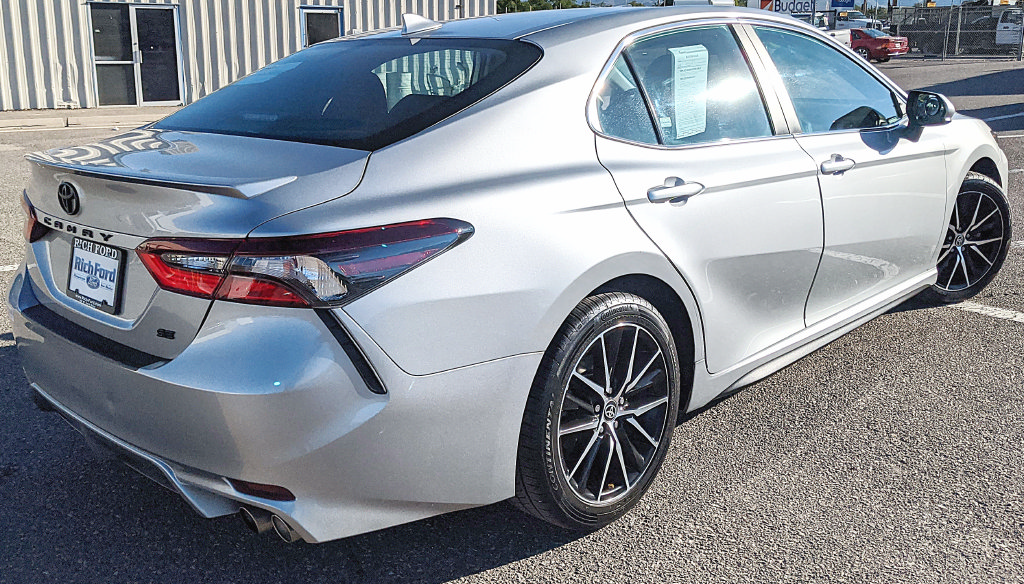 Used 2021 Toyota Camry SE w/ Blackout Package (TMS) FWD image 3