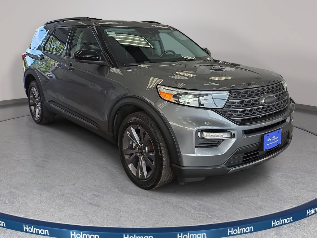 Certified 2023 Ford Explorer XLT w/ Equipment Group 202A AWD/4WD image 3