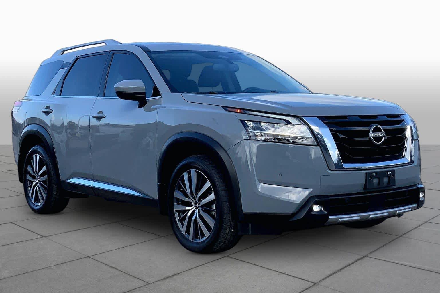 Used 2022 Nissan Pathfinder Platinum AWD/4WD image 3