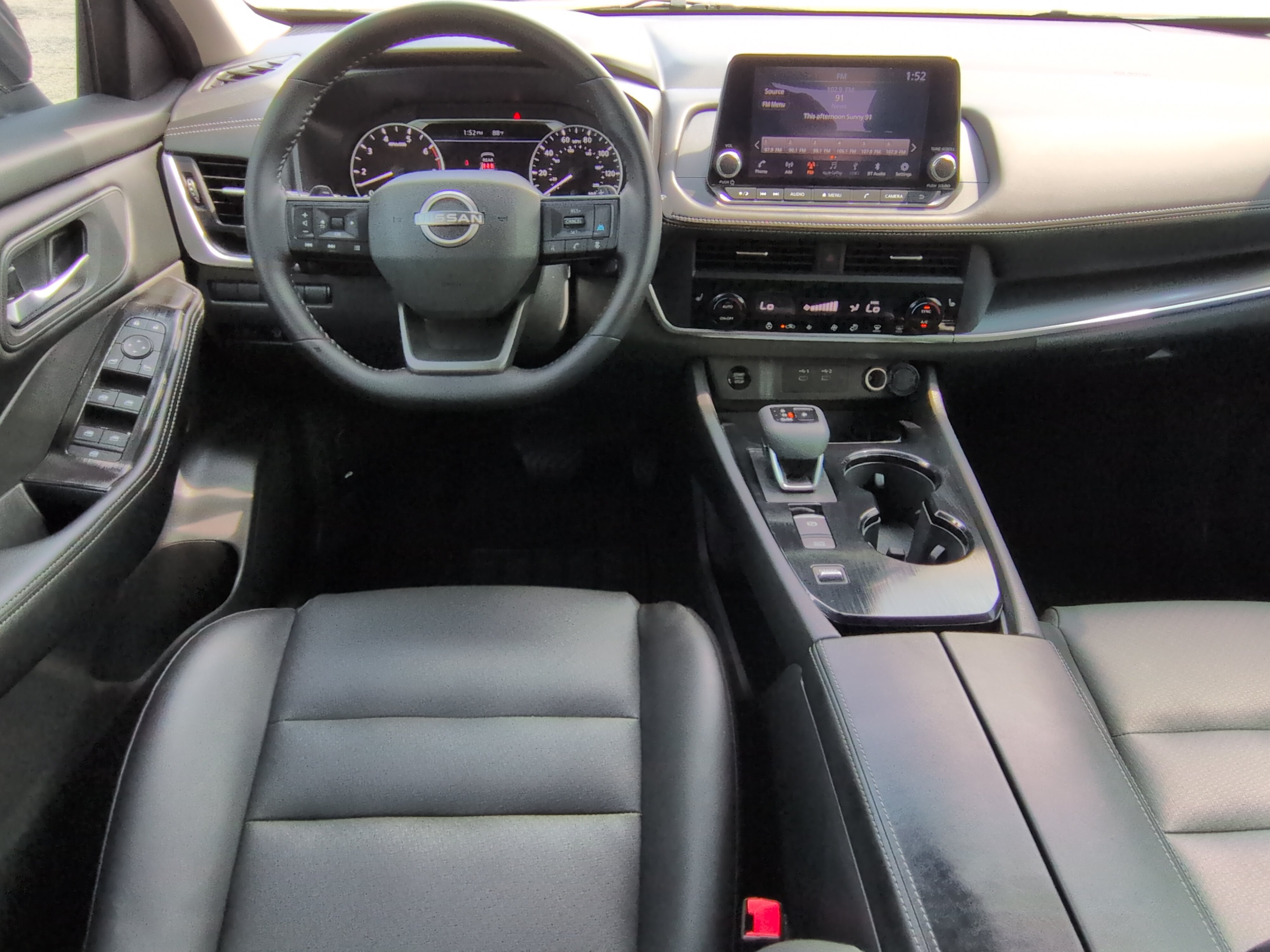 Used 2025 Nissan Rogue SV w/ SV Premium Package FWD image 14