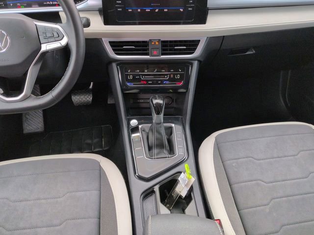 Used 2025 Volkswagen Taos SE FWD image 21