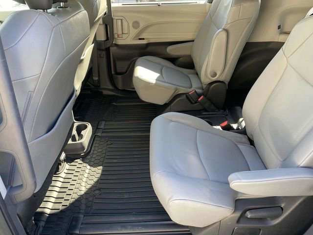 Used 2022 Toyota Sienna XLE image 15