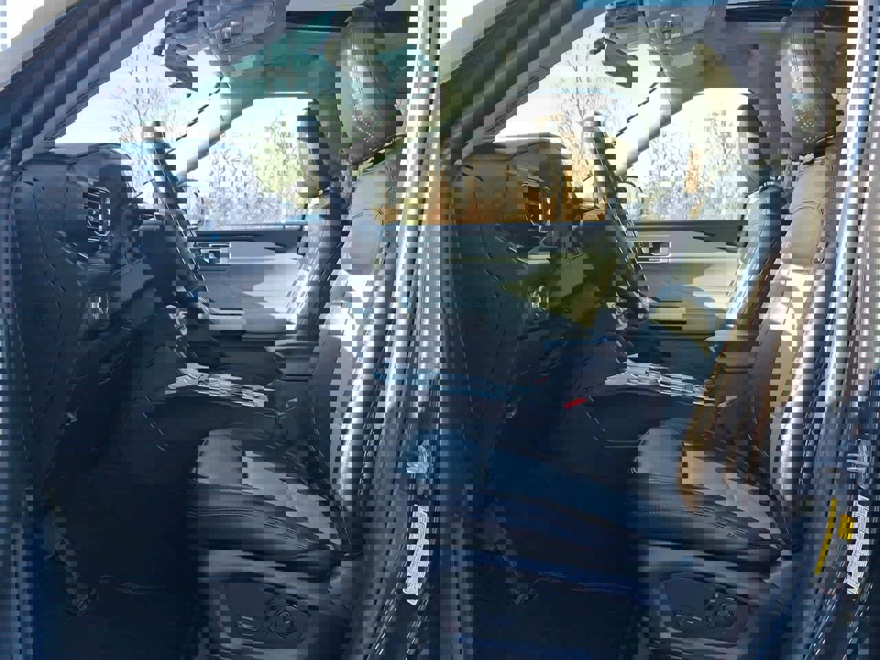 Certified 2022 Ford Explorer XLT w/ Equipment Group 202A image 17