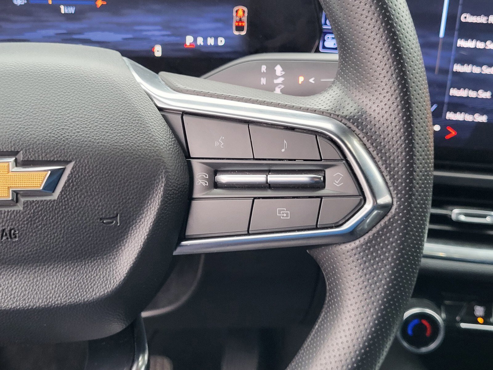 Used 2025 Chevrolet Equinox EV LT image 26