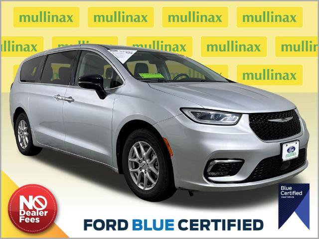 Used 2024 Chrysler Pacifica Touring-L FWD image 1