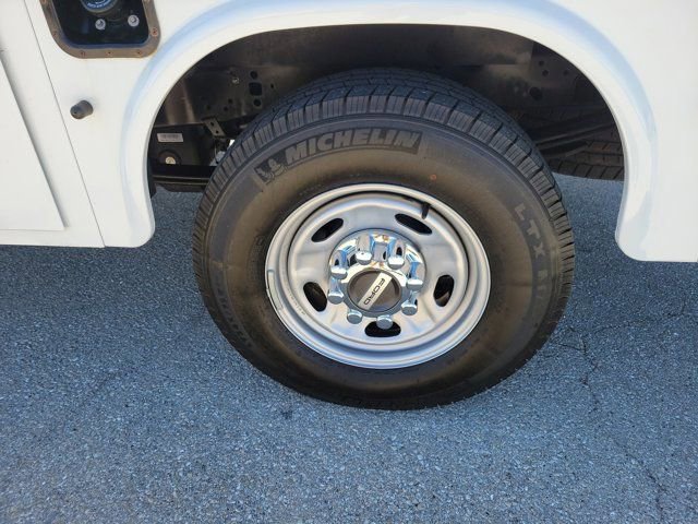 Certified 2023 Ford F250 XL w/ XL Chrome Package image 12