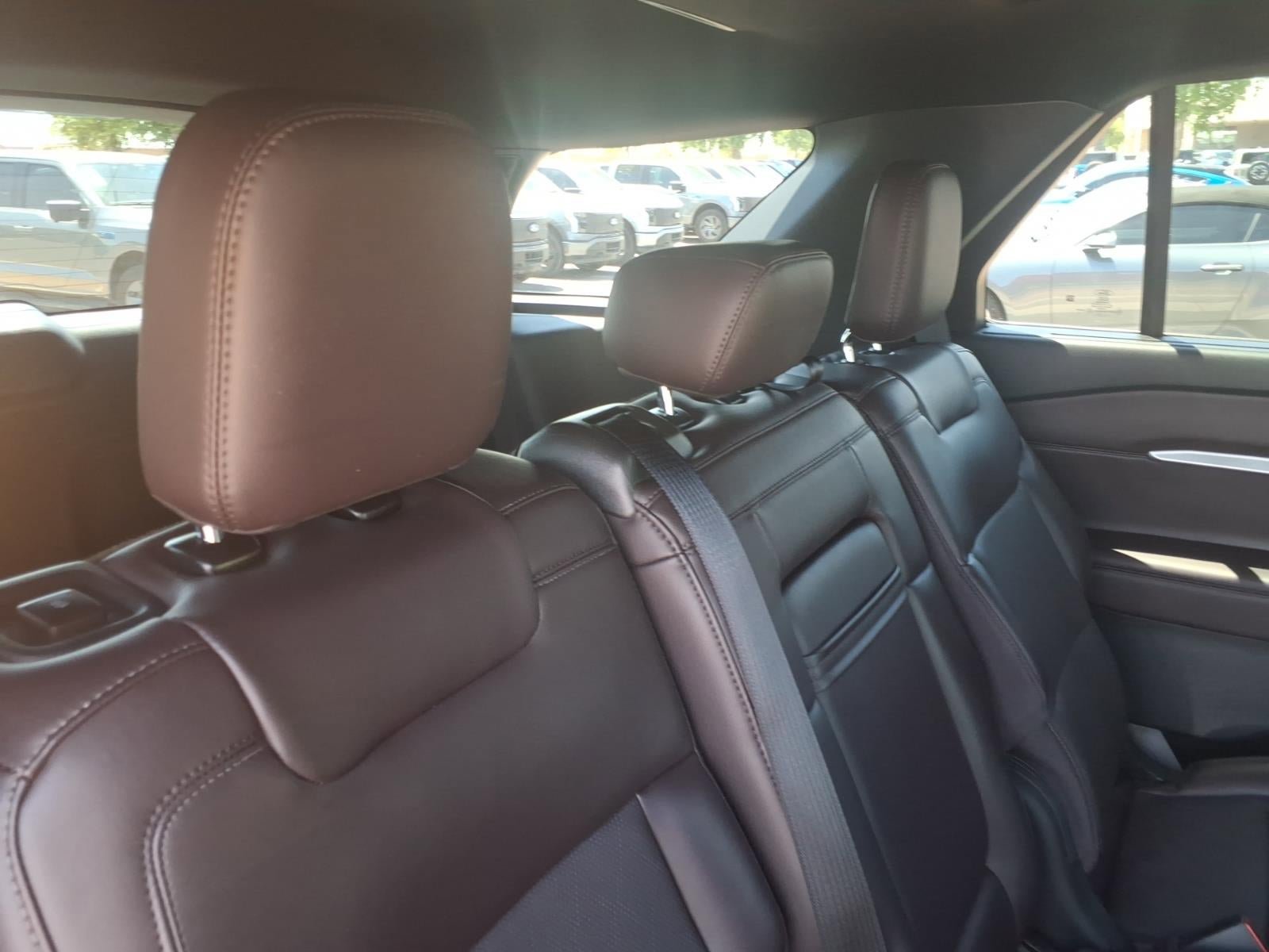 Certified 2025 Ford Explorer Platinum AWD/4WD image 15