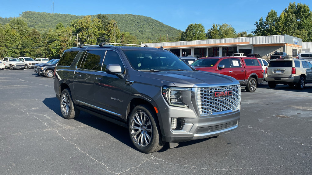 Used 2022 GMC Yukon XL Denali w/ Advanced Technology Package RWD image 3