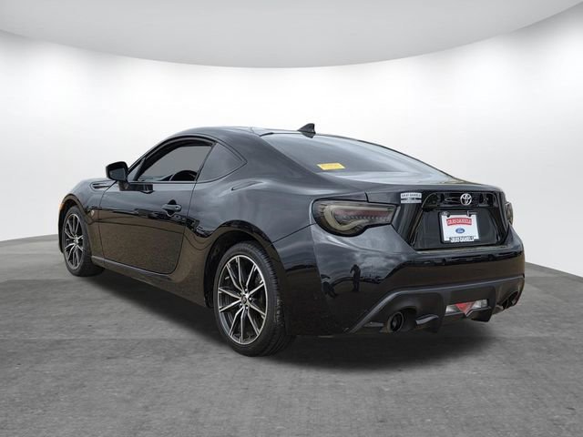 Used 2018 Toyota 86 Base image 2