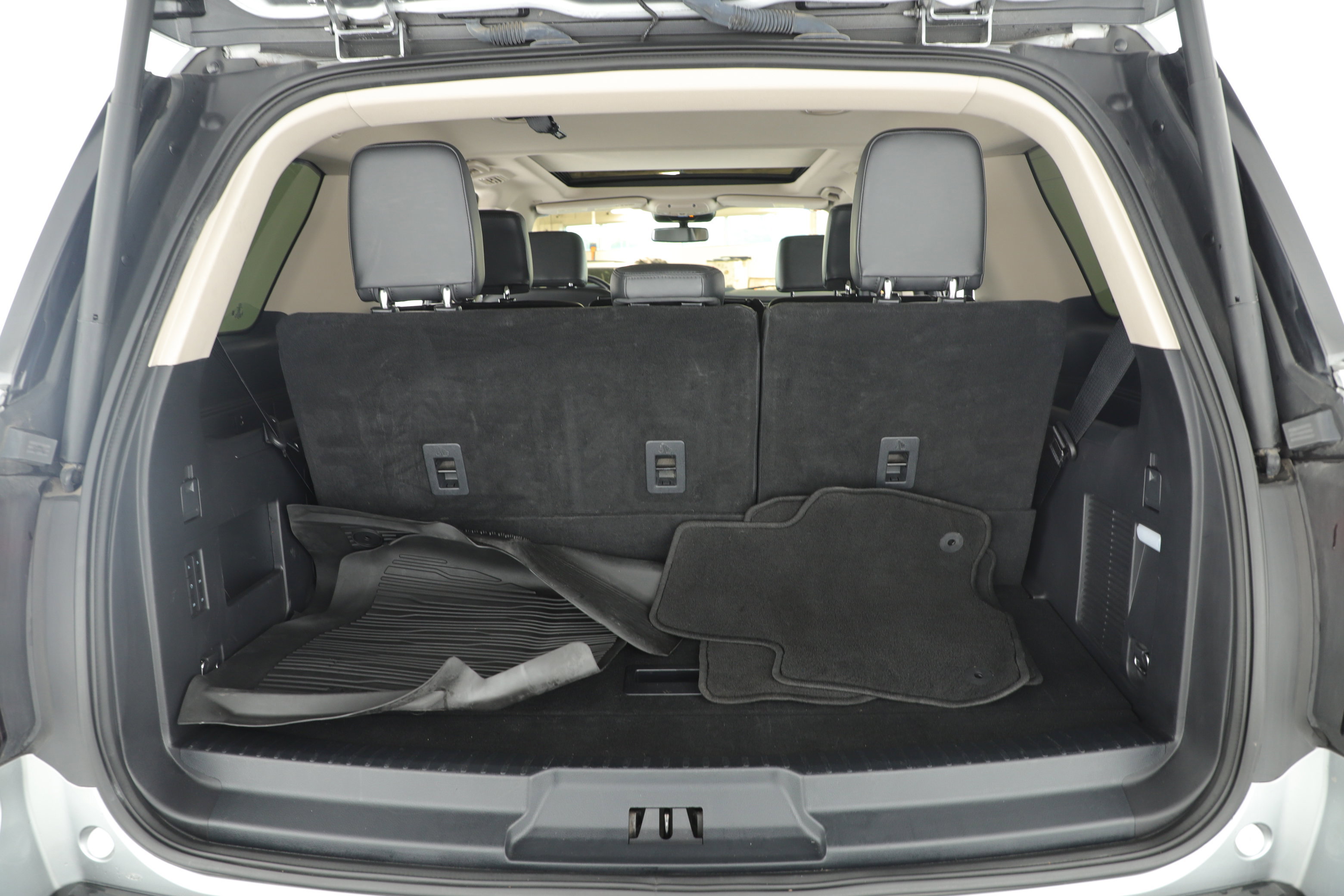 Certified 2024 Ford Expedition XLT image 5