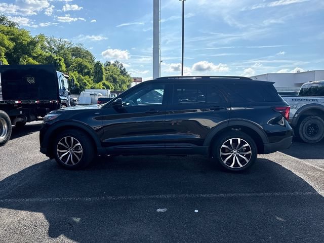 Certified 2025 Ford Explorer ST-Line AWD/4WD image 3