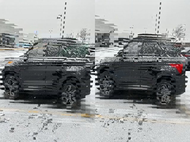 Certified 2023 Ford Explorer XLT w/ Equipment Group 202A image 3