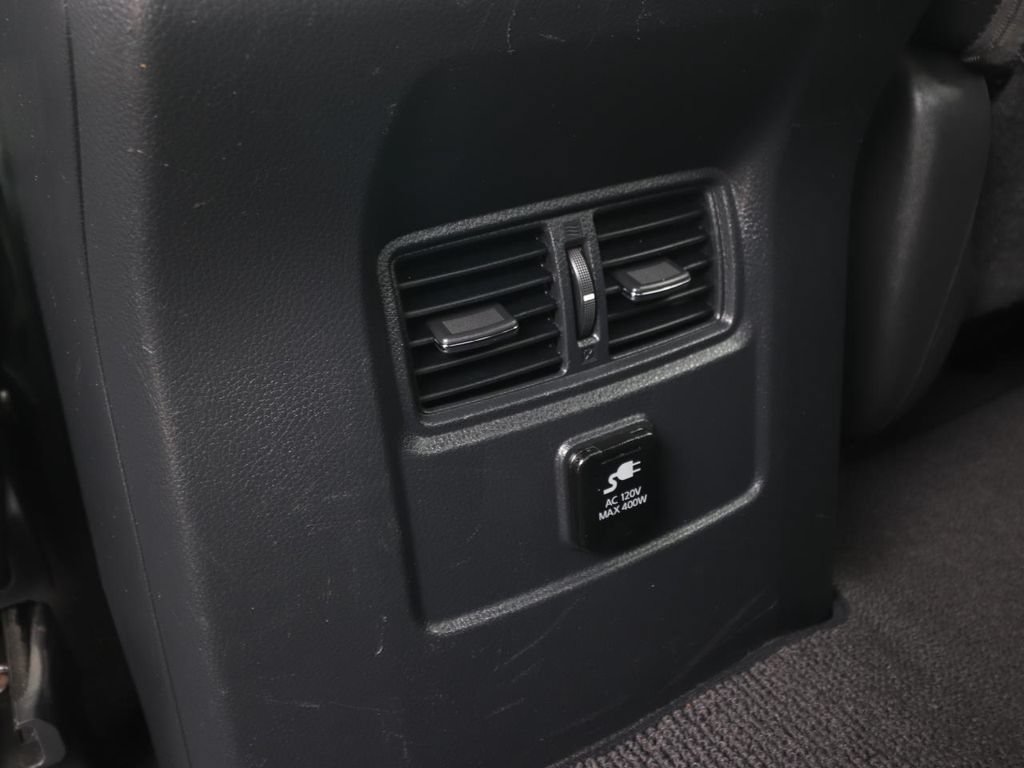 Used 2017 Nissan Titan SL RWD image 10
