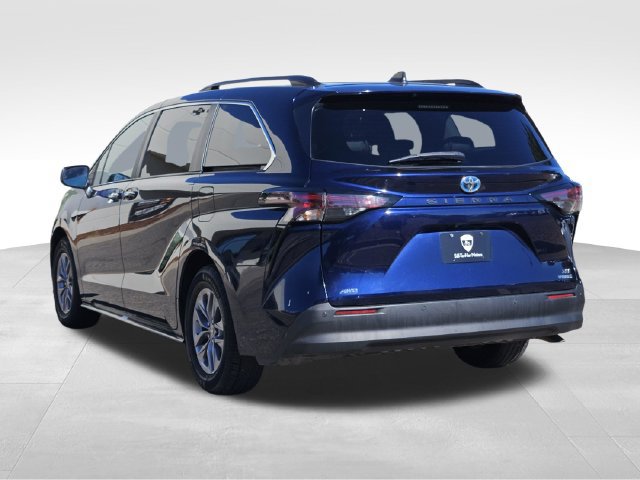 Used 2024 Toyota Sienna XLE AWD/4WD image 7