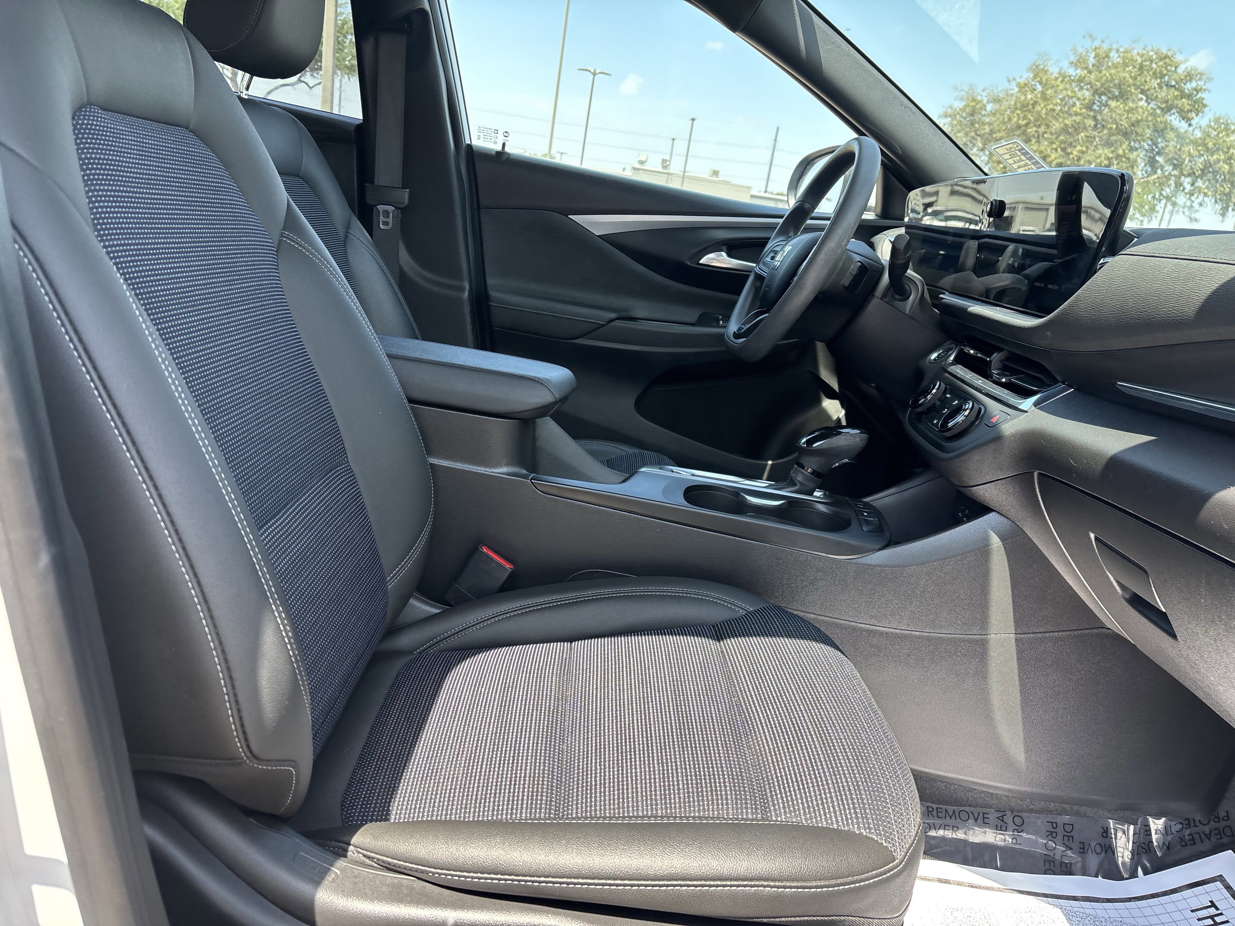 Used 2025 Buick Envista Preferred image 23