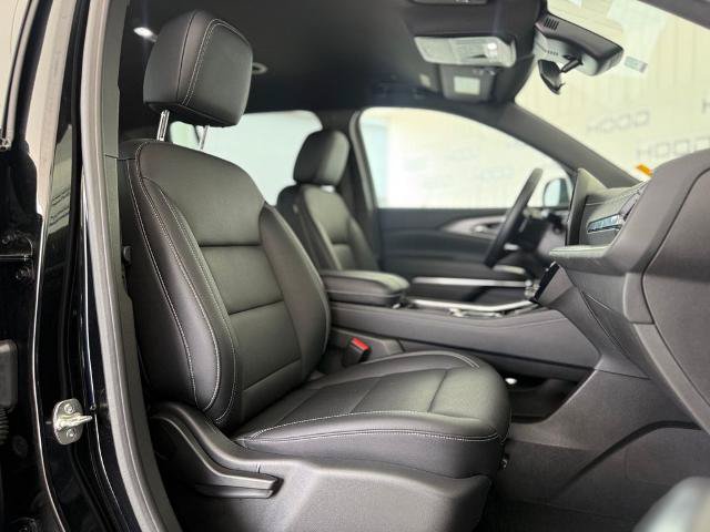 Used 2025 Chevrolet Traverse LT FWD image 7