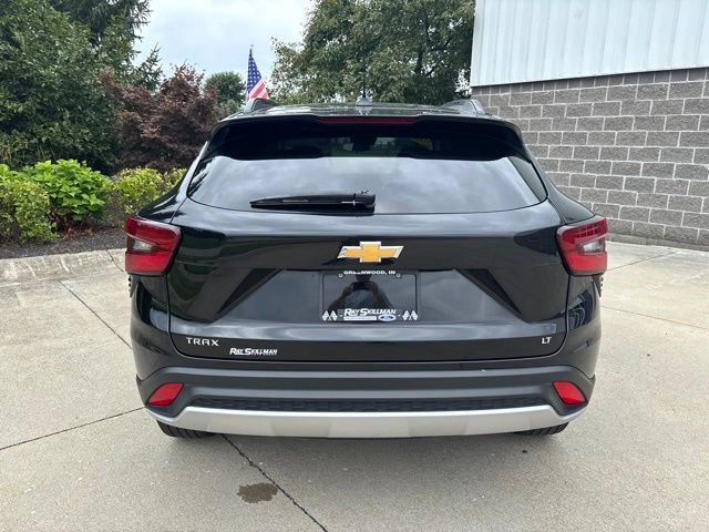 Used 2025 Chevrolet Trax LT FWD image 8