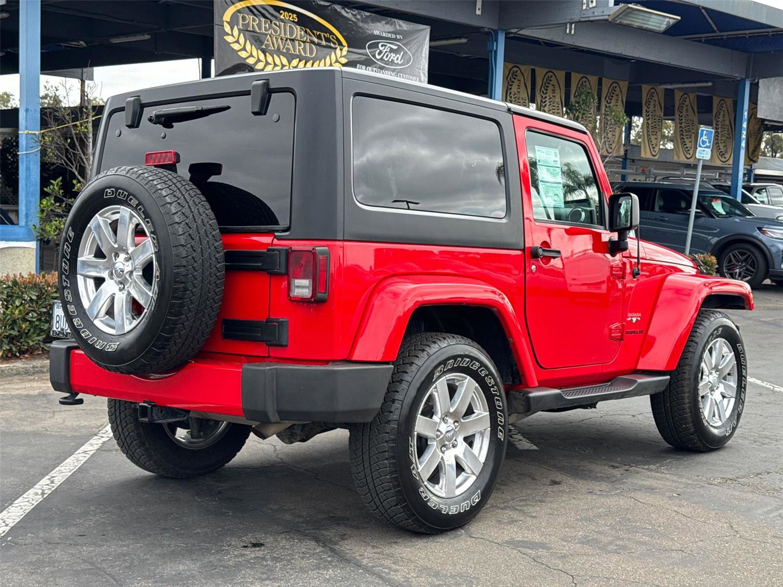 Used 2017 Jeep Wrangler Sahara w/ Connectivity Group AWD/4WD image 14