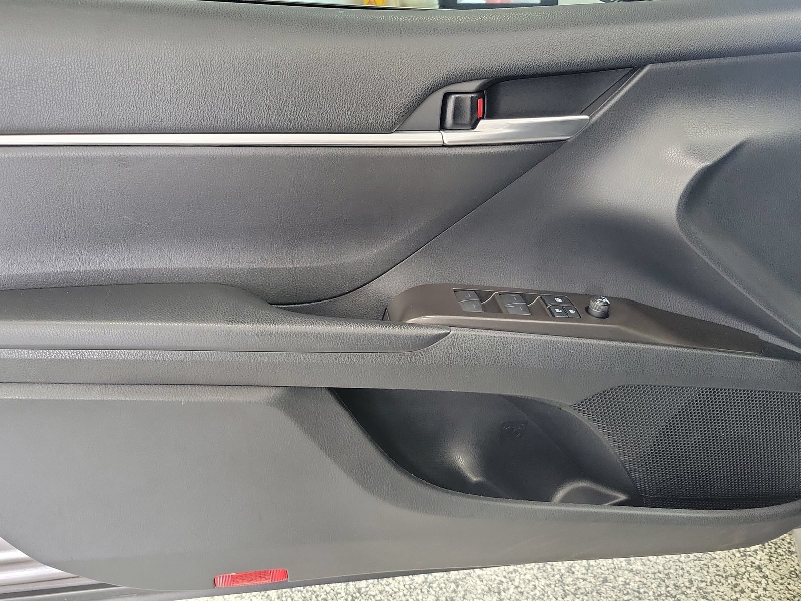 Used 2021 Toyota Camry LE FWD image 9