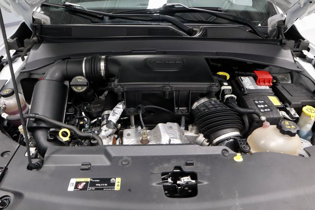 Used 2025 Jeep Compass Latitude AWD/4WD image 16