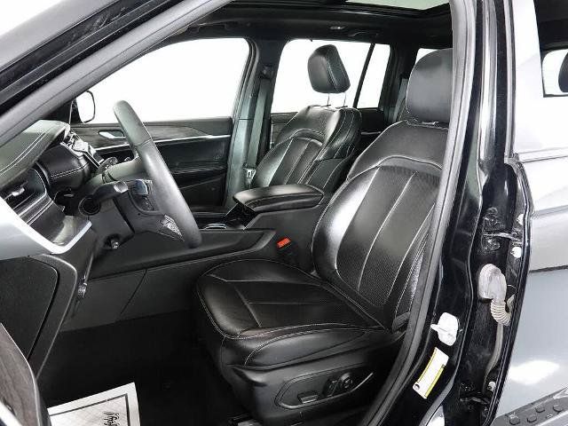 Used 2024 Jeep Grand Cherokee Limited w/ Luxury Tech Group II AWD/4WD image 13