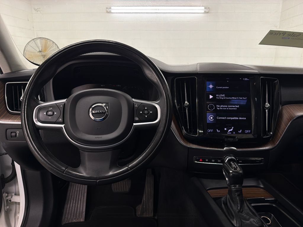 Used 2021 Volvo XC60 T6 Momentum AWD/4WD image 8