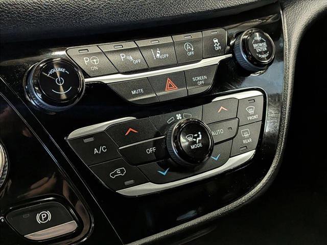 Used 2020 Chrysler Pacifica Touring-L w/ Advanced Safetytec Group AWD/4WD image 17