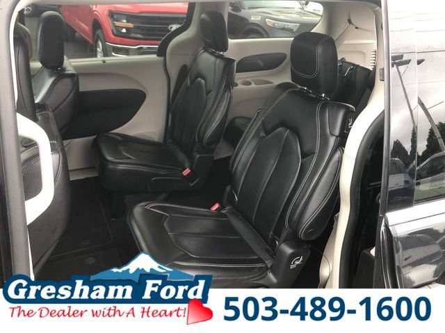 Used 2023 Chrysler Pacifica Touring-L FWD image 28