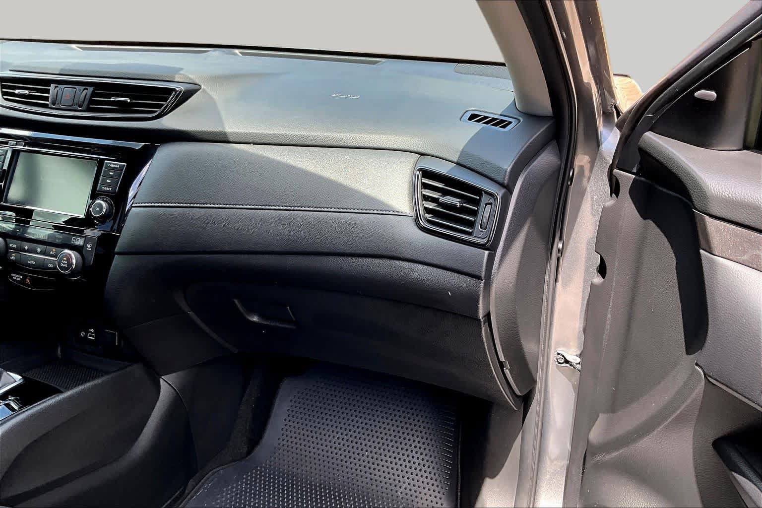 Used 2020 Nissan Rogue SV FWD image 19